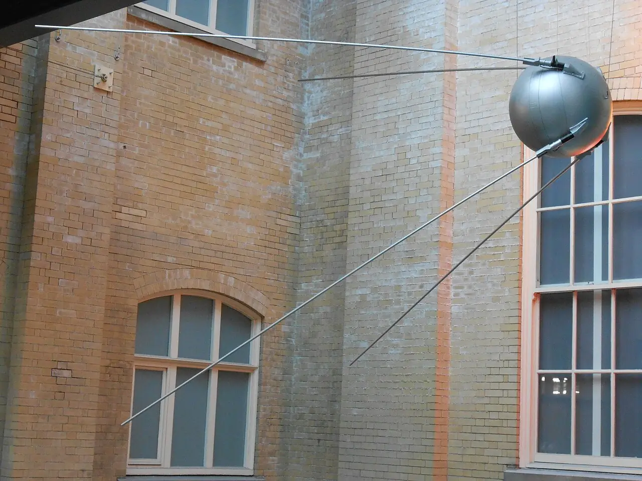 Первый искусственный спутник
